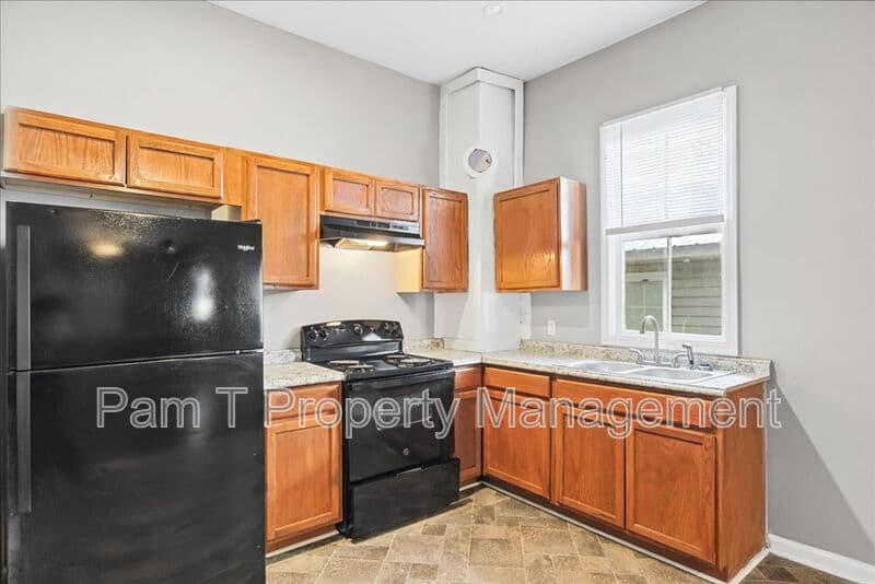 Savannah Condo: 619 Kline St