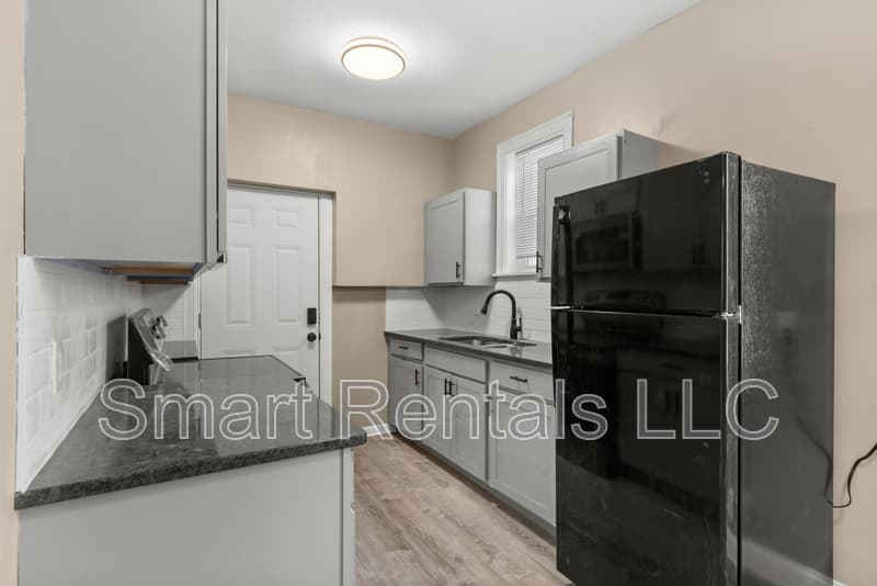 St. Louis Condo: 4209 Ellenwood Avenue - 202