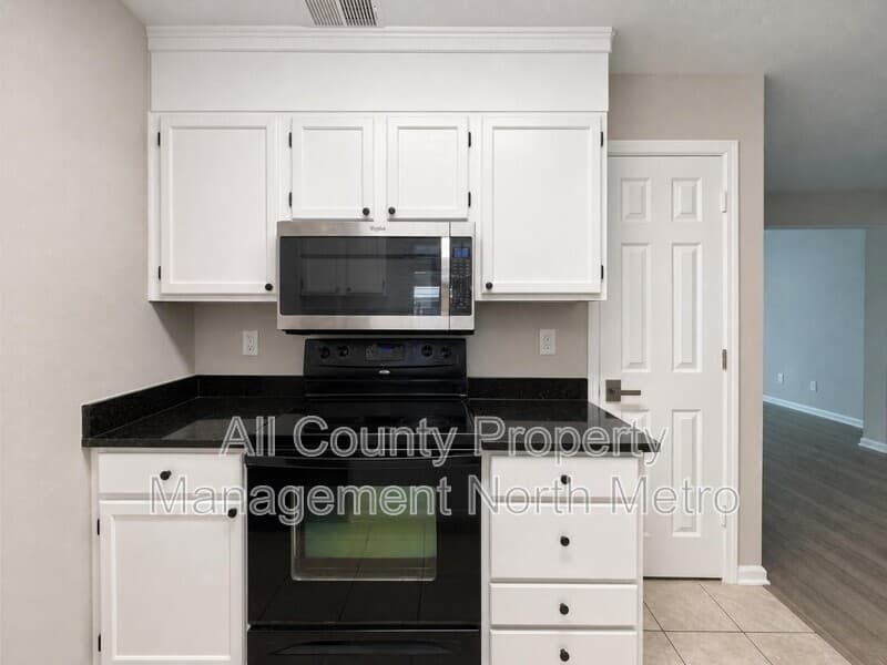 Roswell Townhome: 130 Holcomb Ferry Road