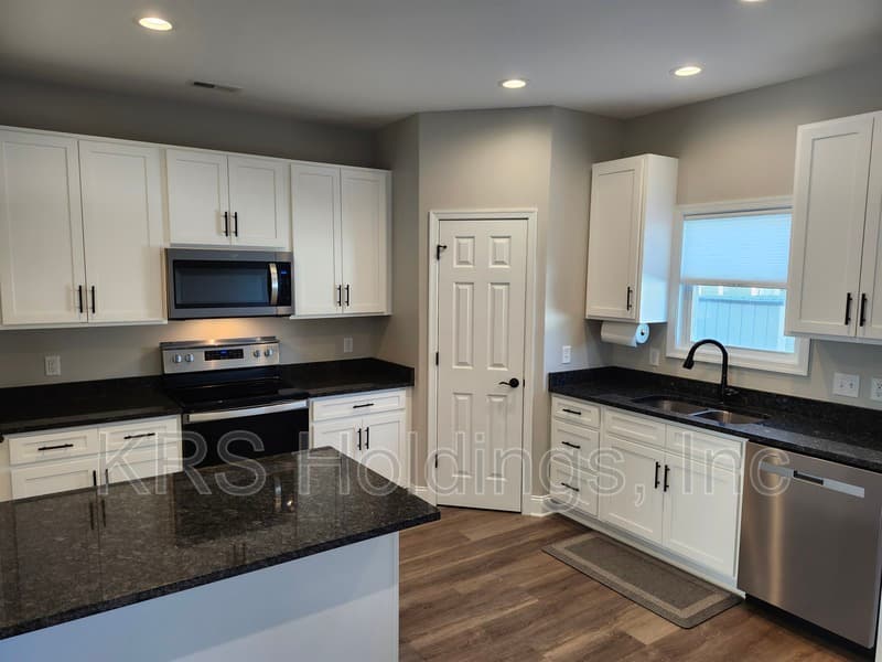 Harrisonburg Townhome: 616 Zephyr Dr