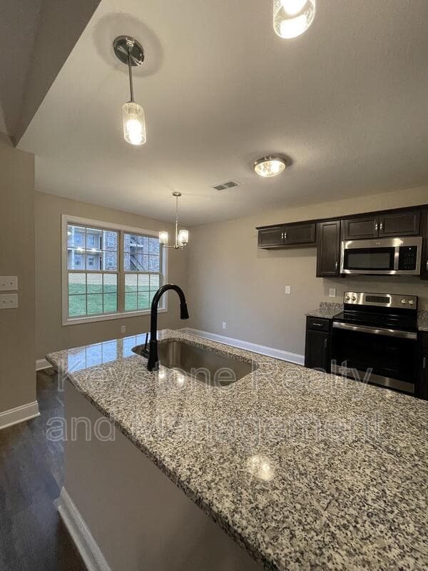 Clarksville House: 812 Lillian Grace Drive