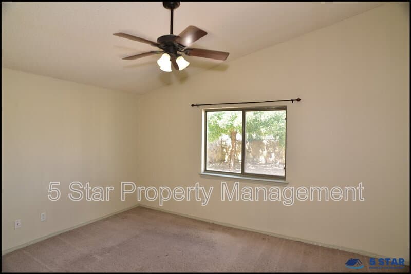 El Paso House: 14325 Island Point Drive