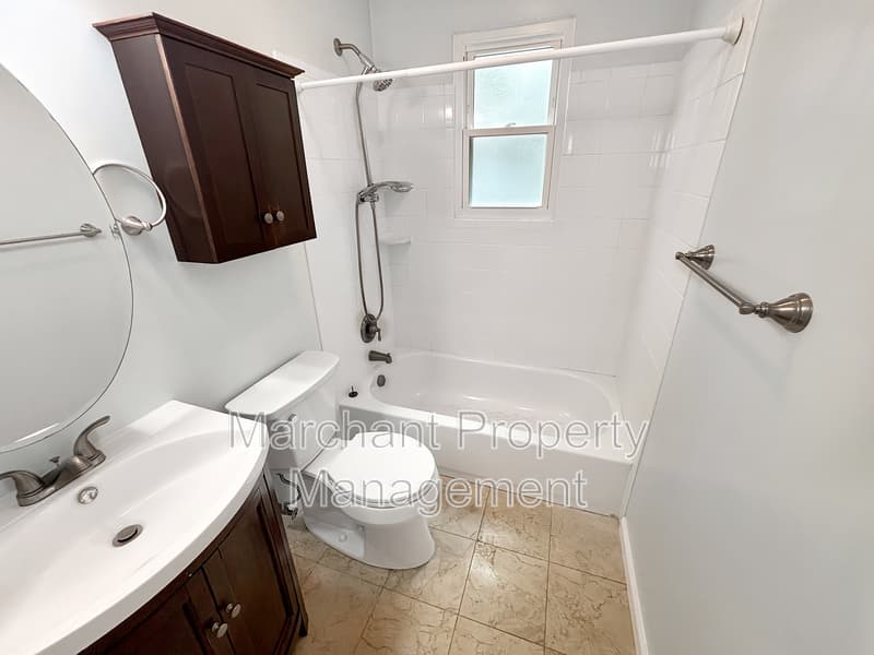 Greenville House: 210 Ashley Avenue