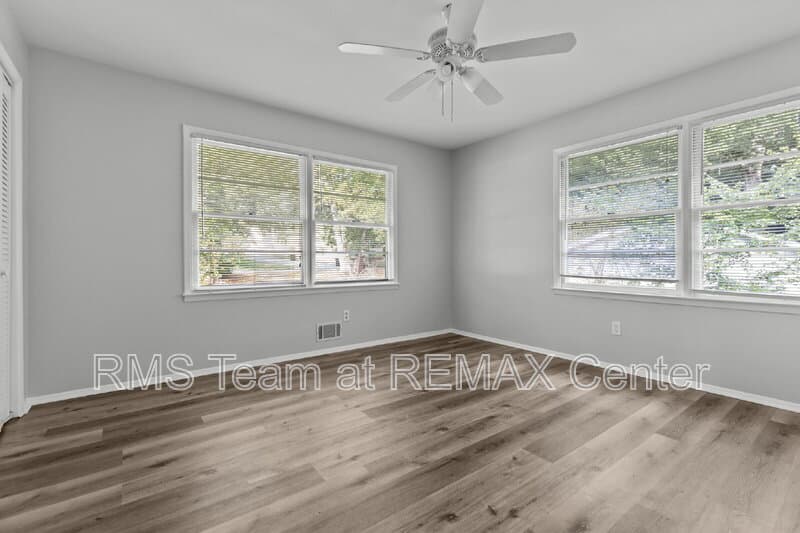 Snellville House: 1834 Dogwood Ct