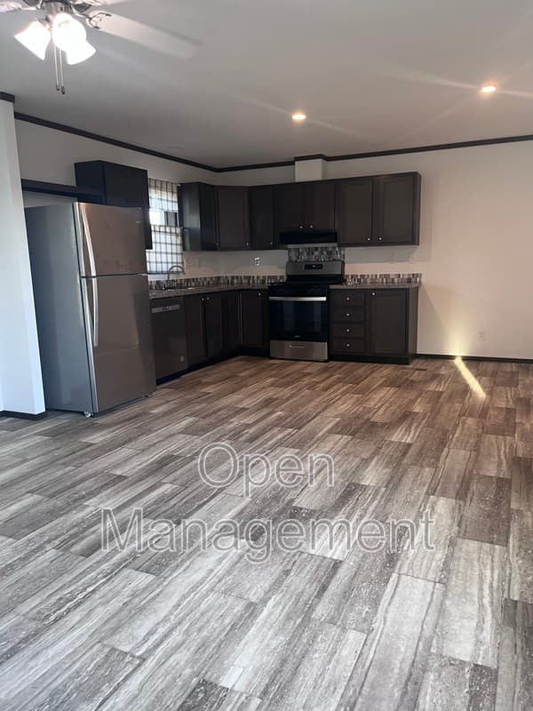 Ankeny House: 2301 SW Oralabor Rd