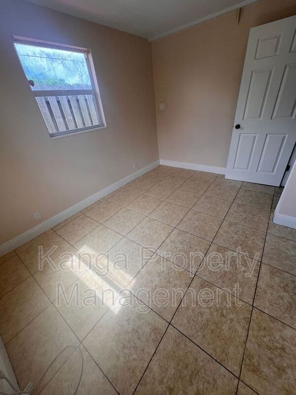 Lake Worth Condo: 4821 Vermont Ave