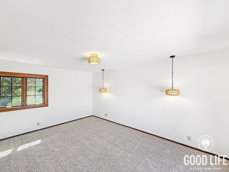 Corona House: 9250 Beazley Ln