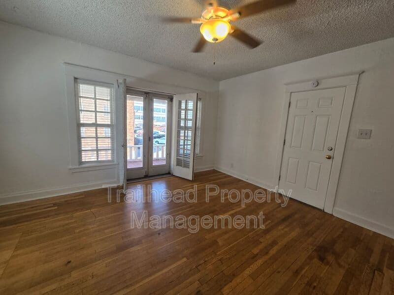 Kansas City House: 3433 Central St