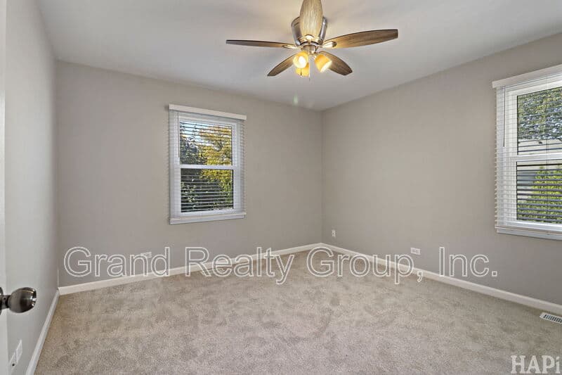 Vernon Hills House: 507 Exeter Place