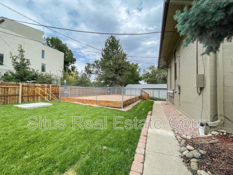 Lakewood House: 8121 W. 9th Ave