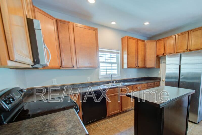 Norfolk House: 816 B Avenue