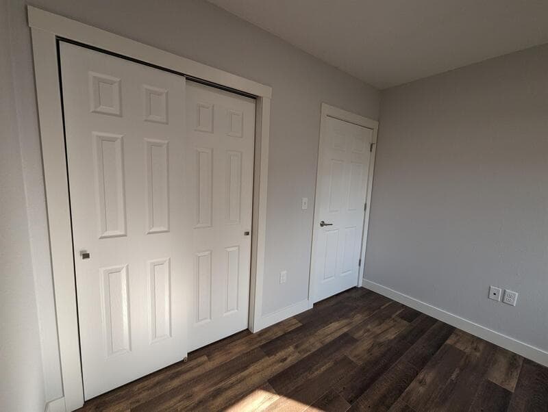 Pella Condo: 413 Jefferson Street - 14