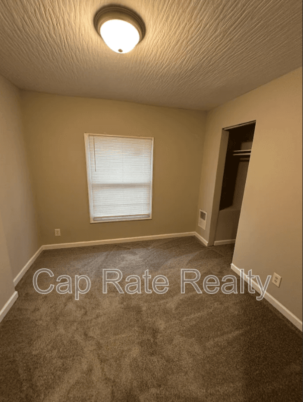 Columbus House: 55 S Wayne Ave