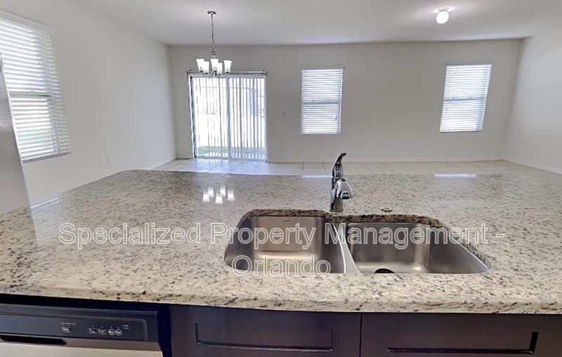 Davenport House: 320 Aberdeen Dr