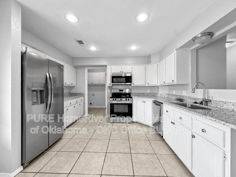 Midwest City House: 9709 Grissom Dr