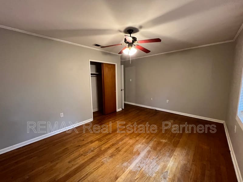 Hattiesburg House: 105 Rainbow Cir