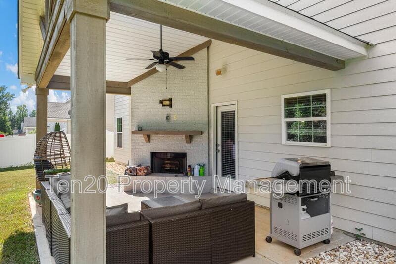 Fortson House: 121 Hart Preserve Drive