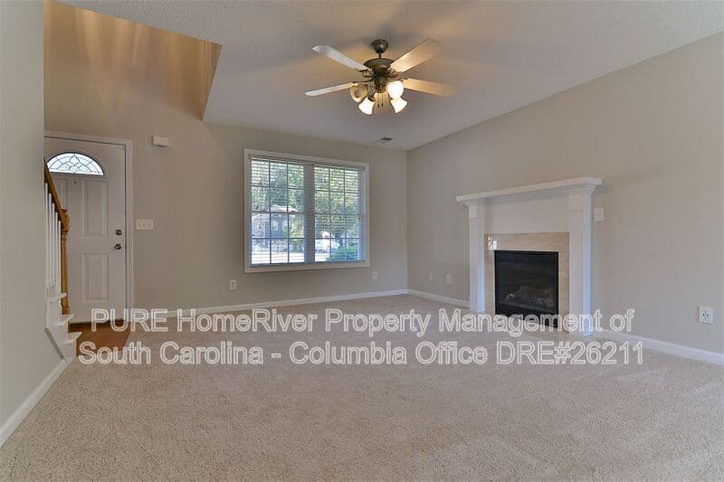 Elgin House: 20 Sugar Maple Ct