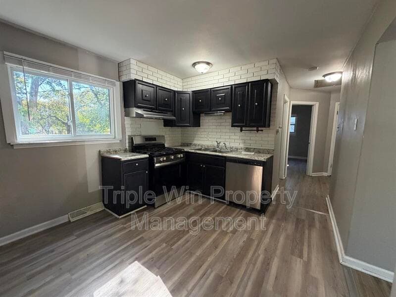 Maryland Heights House: 11490 Essex Ave