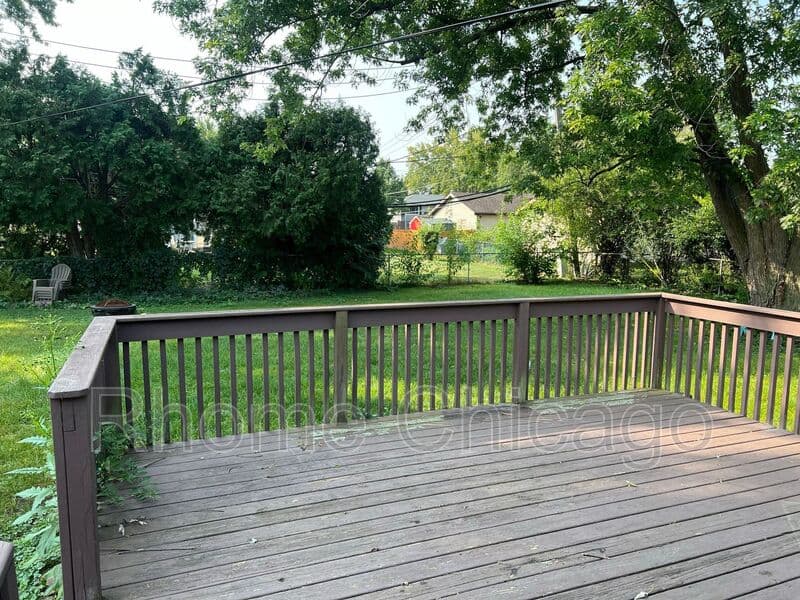 Carol Stream House: 564 Chippewa Trail