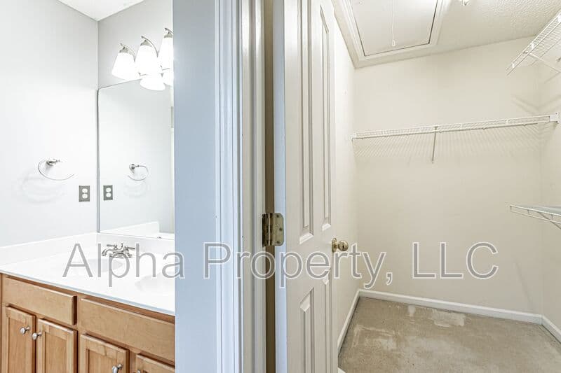 Greer House: 322 Highgate Cir