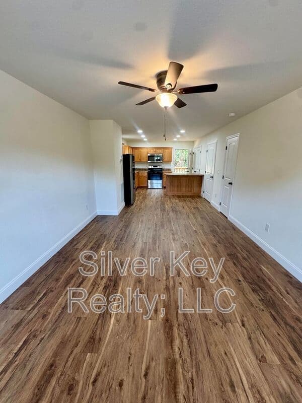 Athens Townhome: 320 Million Street