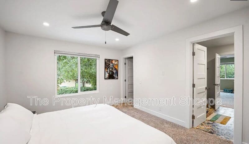 Ojai House: 820 Foothill Lane