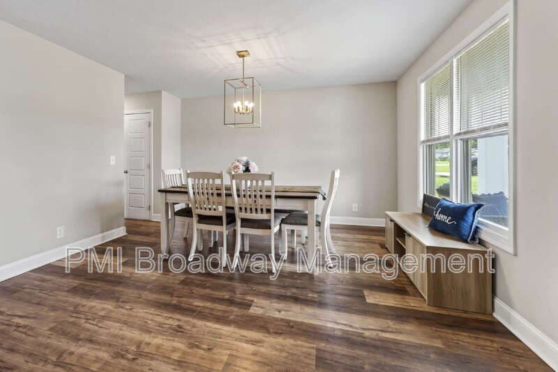 Clarksville House: 488 Kinslow Court