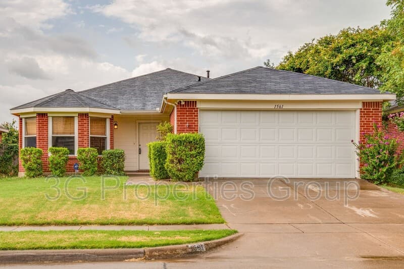 Little Elm House: 1561 Knottingham Drive
