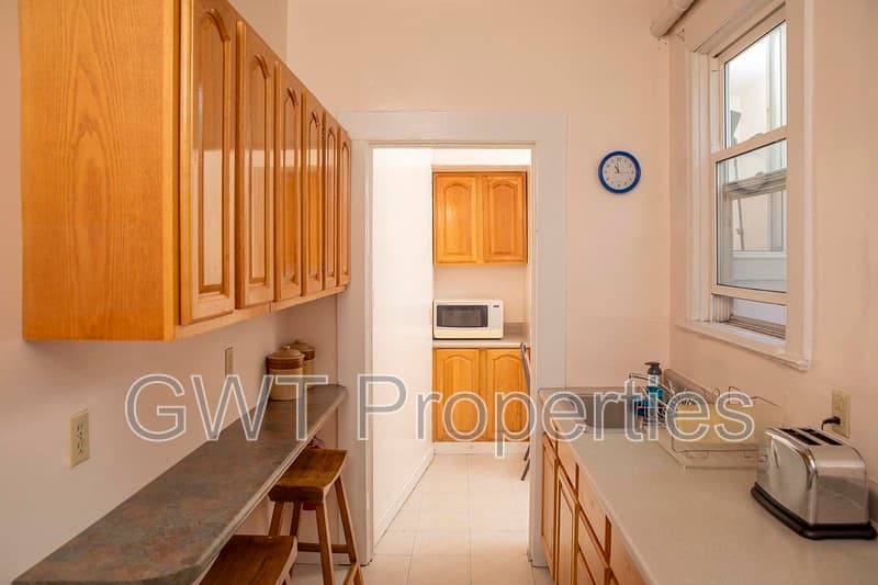 San Francisco House: 319 Ivy Street