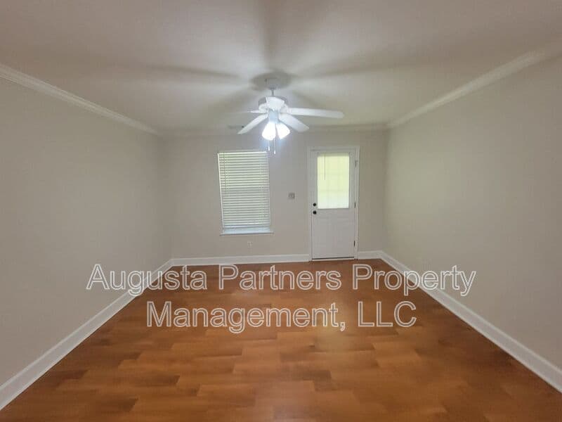 Grovetown House: 392 Bowen Falls