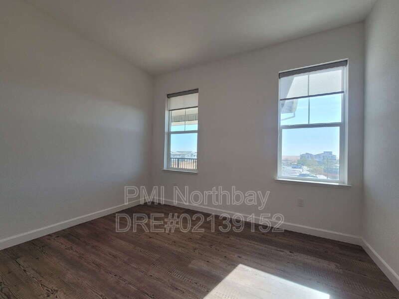 Fairfield House: 2466 Shore Vista