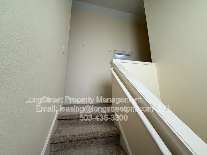 Salem House: 823 Crouchen St NW