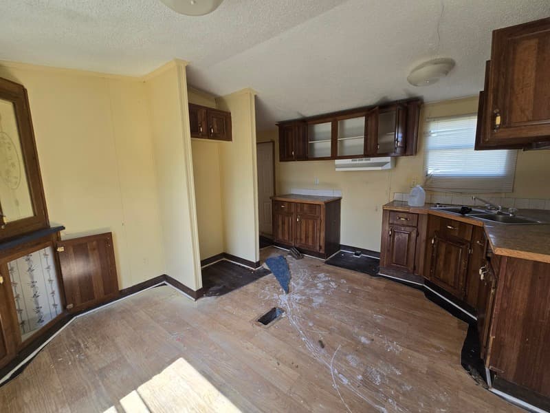 Fayetteville House: 2115 Cattail Cir