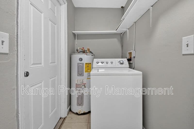 Riviera Beach House: 1037 W 28Th St