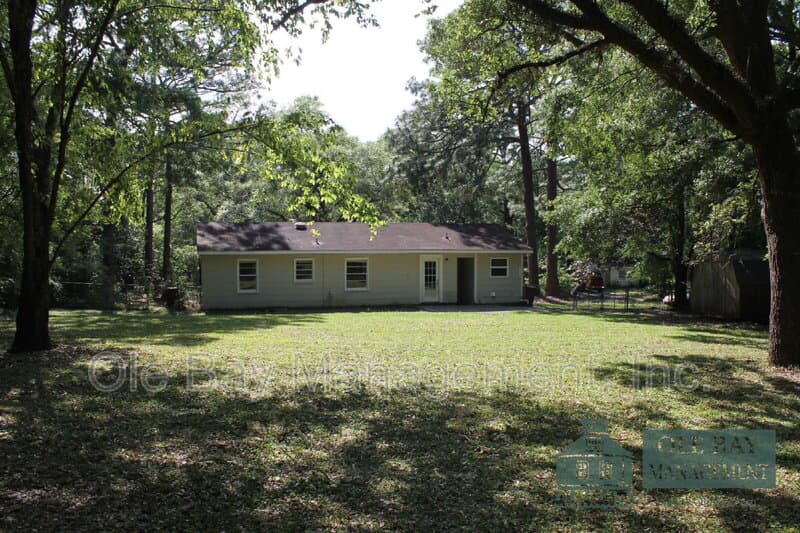 Mobile House: 119 Barbara Mitchell Dr E
