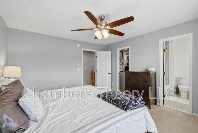 Ashburn House: 44046 Choptank Ter