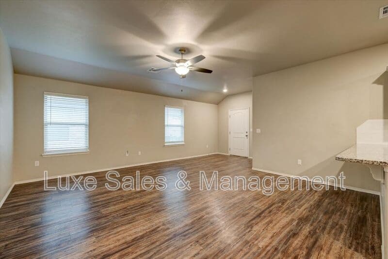 Yukon House: 10910 NW 119th