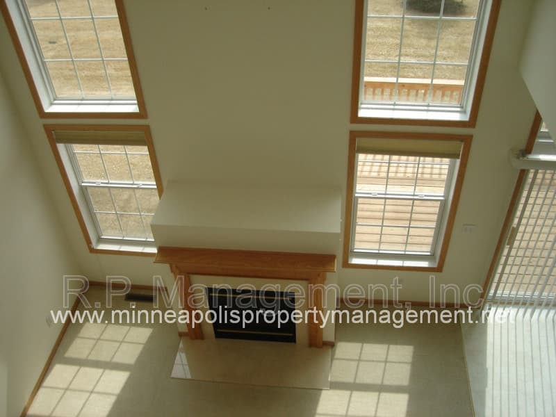 Apple Valley Townhome: 15220 Florist Cir