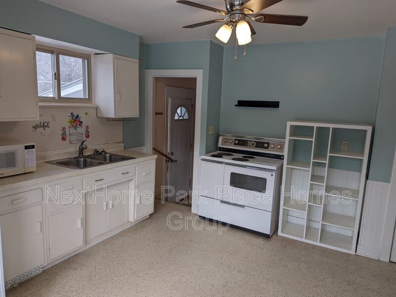 Midland House: 5514 Countryside Drive