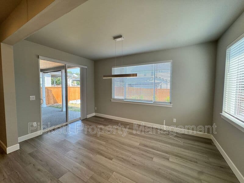 Port Orchard House: 3835 SW Alava Ct