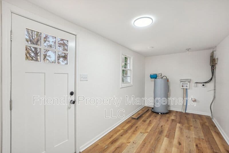 High Point House: 1004 Charlotte Ave
