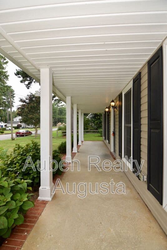 Evans House: 490 Pheasant Run Drive