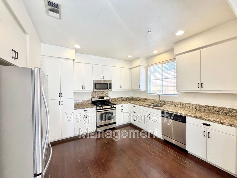 Temecula House: 28075 Calle Bonita