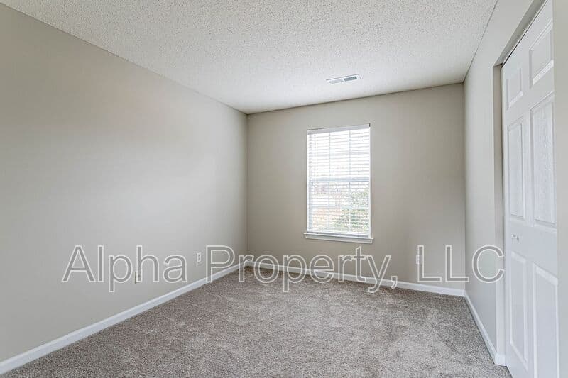 Simpsonville House: 4 Buzzell Ct