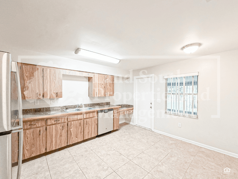 Lakeland House: 4139 Old Highway 37