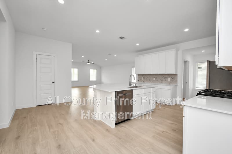 Katy House: 29935 Gallatin River Ln.
