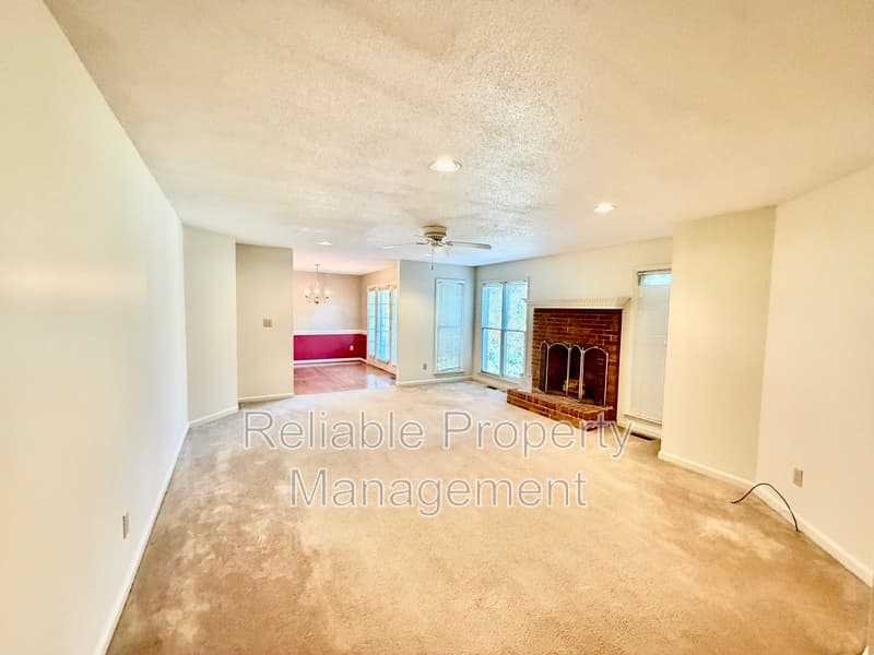 Raleigh House: 6600 Walnut Cove