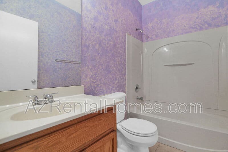 Laveen House: 6308 South 69th Glen