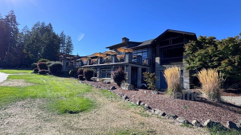 Port Orchard House: 3835 SW Alava Ct